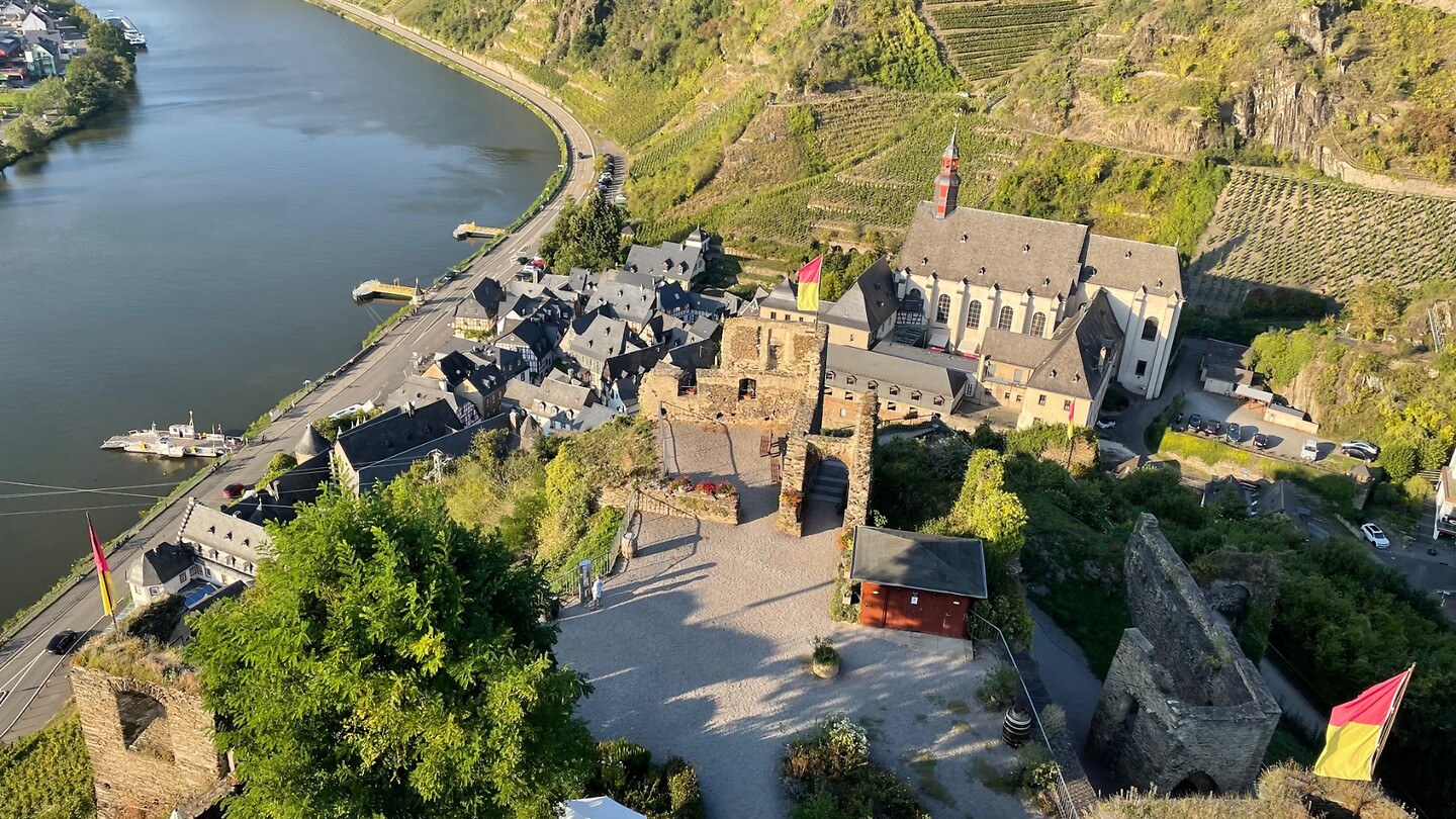 Uitzicht op Beilstein vanaf het kasteel Metternich