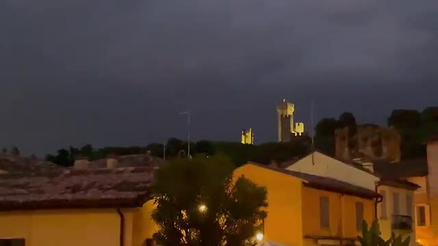 Onweer boven Castello Scaligero