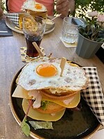 Een club sandwich (met verbrand spek)