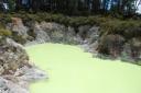 Groen meer door zwavel