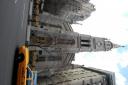 Kerk met lintjes voor overledenen