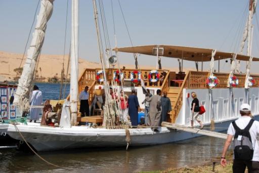 001 - Boarding dahabya