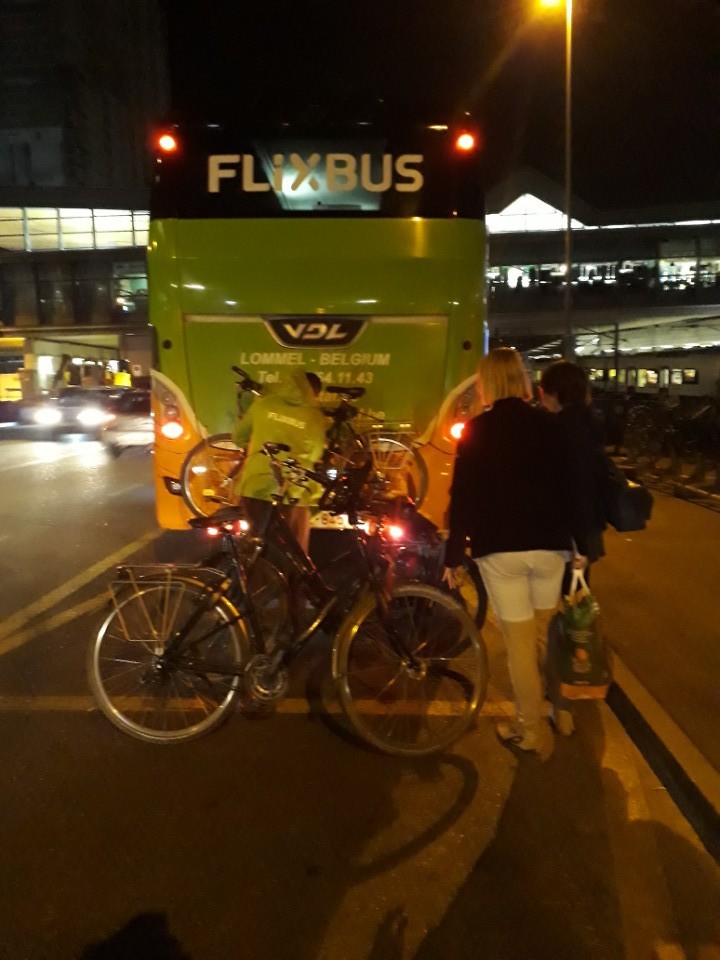 Wachten op de Flixbus