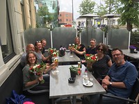 Onze mannen stonden op het station met een bos bloemen in de Italiaanse kleuren!