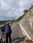 Een lang stuk fietsen langs deze weg