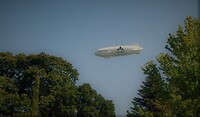Zeppelin boven Arbon bij de Bodensee, net of fiets je in een stripverhaal