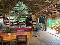 Winkeltje en café Lamanai