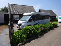 De camper staat weer voor de deur