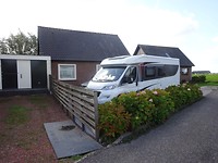 Camper voor de deur, uitpakken en dan de stalling in voor het volgende jaar!