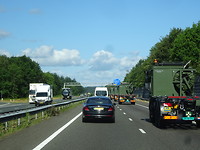 Het leger is ook op de weg