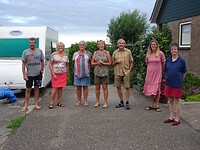 Uitgezwaaid door de buren