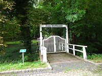 Het toegangshek van de Burcht