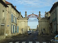 We verlaten door de poort Ligny en Barrois