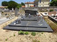 Hele grote familiegraven