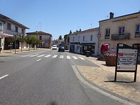 De doorgaande weg in Mios