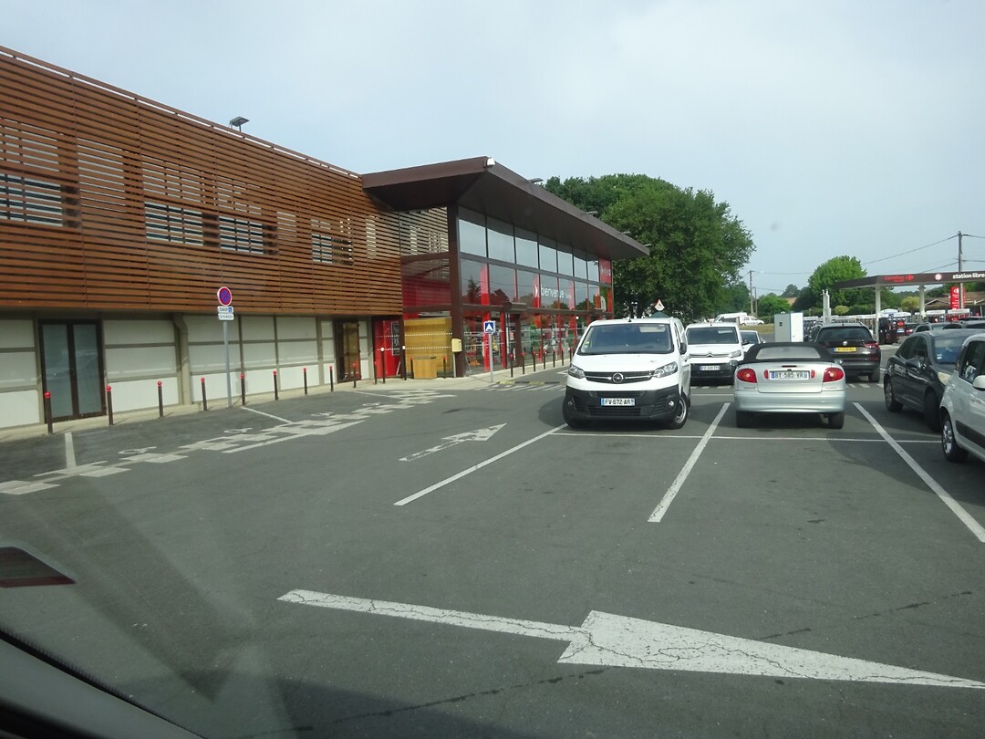 Even op Bep wachten bij de Carrefour
