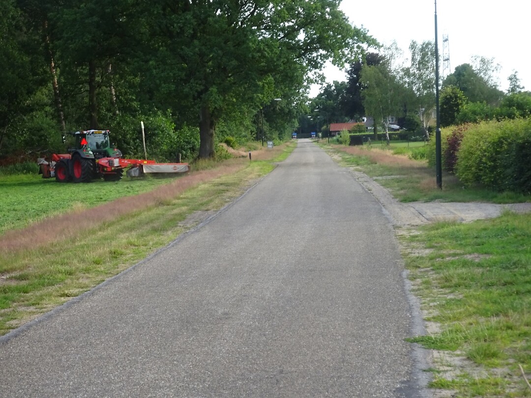 De toegangsweg naar de camperplaats