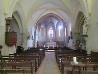 Binnen in de kerk, eenvoudig