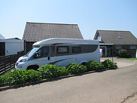 We staan weer voor de deur