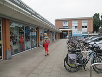 Parkeren onze fietsen bij het winkelcentrum
