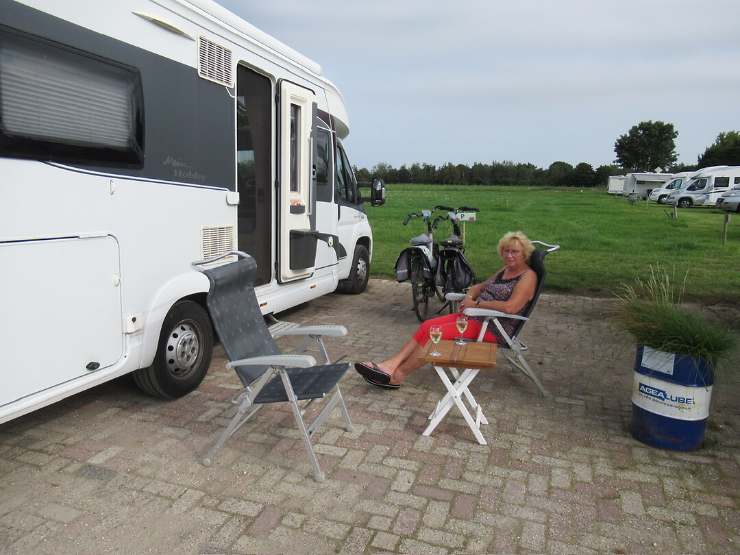 Later een wijntje buiten in de zon