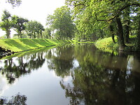 Door het park