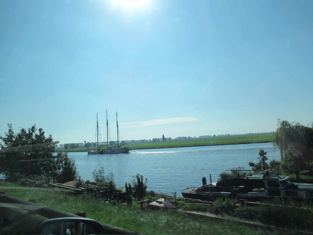 Een driemaster richting Zwart Sluis