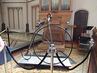 Op een oude fiets moet je het leren!!