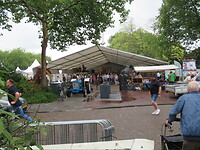 In deze tent schuilden we voor de regen