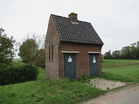 Een oud transformatorhuisje