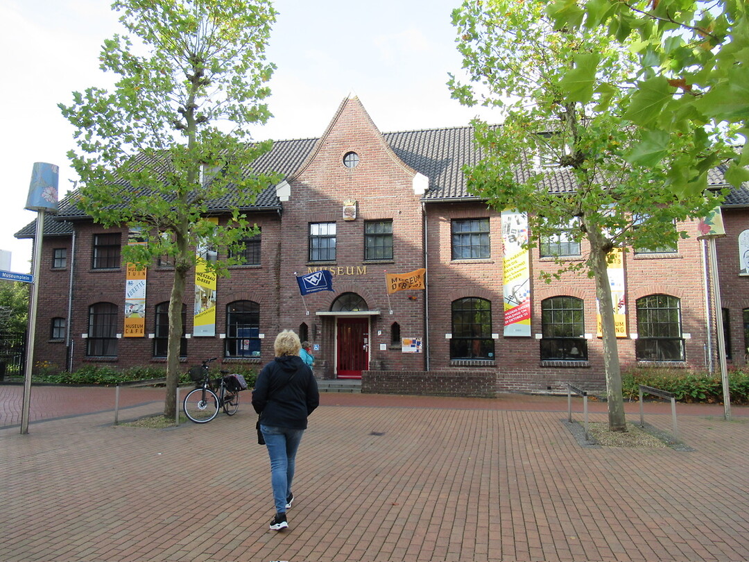 Naar de VVV