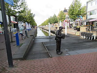 De gracht tussen Noorder en Zuider Dragten