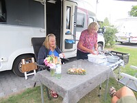 De dames wassen af!