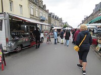 We lopen naar de markt