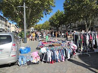 Op de rommelmarkt