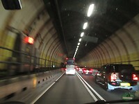 De tunnel is voor verkeer van zuid naar noord