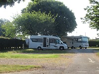 Vanmorgen, de camper staat heerlijk in de schaduw
