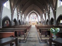 De kerk van binnen achter het hek!