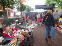 Met veel rommel!