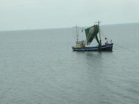 Visser op het IJsselmeer