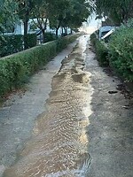 Gisteren droog nu een riviertje maar al een stuk minder!