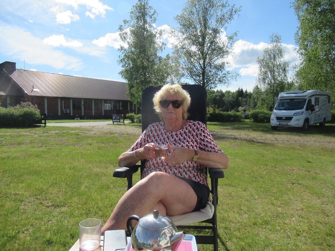 Aan de thee