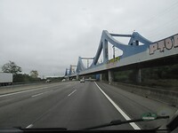 Onder het spoor door