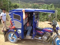 Tis even proppen in zo'n Tuk tuk