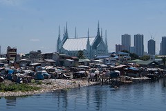 Slums & church at arrival in Manila