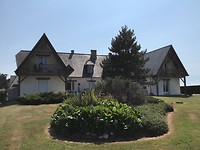 ons huisje ( deel uiterst links), het zijn drie woningen(eigenaars rechts)