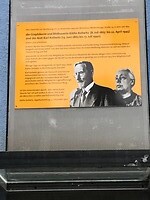 Plaat waar de woning van Kathe Kollwitz stond, in de naar haar genoemde straat