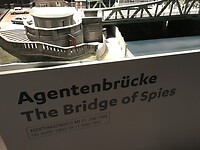 Een maquette van the bridge of spies