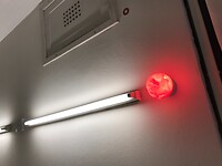 Een rode lamp wanneer een gevangene in een gang passeerde