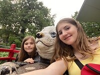 Zusjes selfie bij de panda